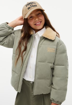 Tommy Hilfiger, KIDS' LOGO EMBROIDERY CORDUROY BASEBALL CAP - Шапка - sand