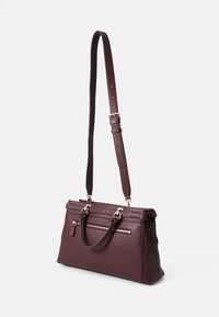 Guess ALI LUXURY SATCHEL - Rankinė - burgundy
