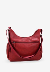 Bolso de mano de cuero rojo con una superficie texturizada, correa ajustable para el hombro y dos compartimentos con cremallera. Presenta una forma curva y un acabado suave.