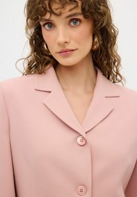 adL WITH POCKET DETAIL - Bleiseri - powder