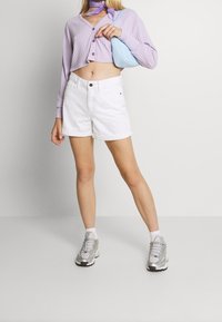 Noisy May Jeansshorts - white