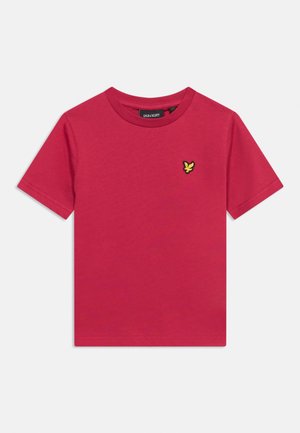 Rdeča kratka majica z okrolim izrezom in kratkimi rokavi, z majhno rumeno-črno ptičjo logotipom na levi strani prsnega koša, položena na ravno površino na belem ozadju.