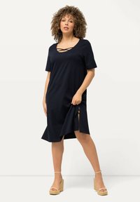 Ulla Popken STRAPPY CUTOUT - Jerseyklänning - navy blue