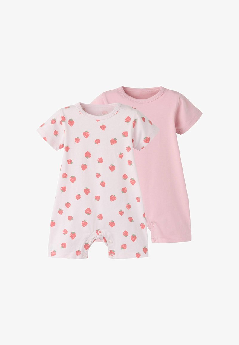 Deux grenouillères pour bébé, l'une unie rose clair et l'autre blanche avec un imprimé fraises rouges sur l'ensemble, toutes deux à manches courtes et avec des fermetures à pression.