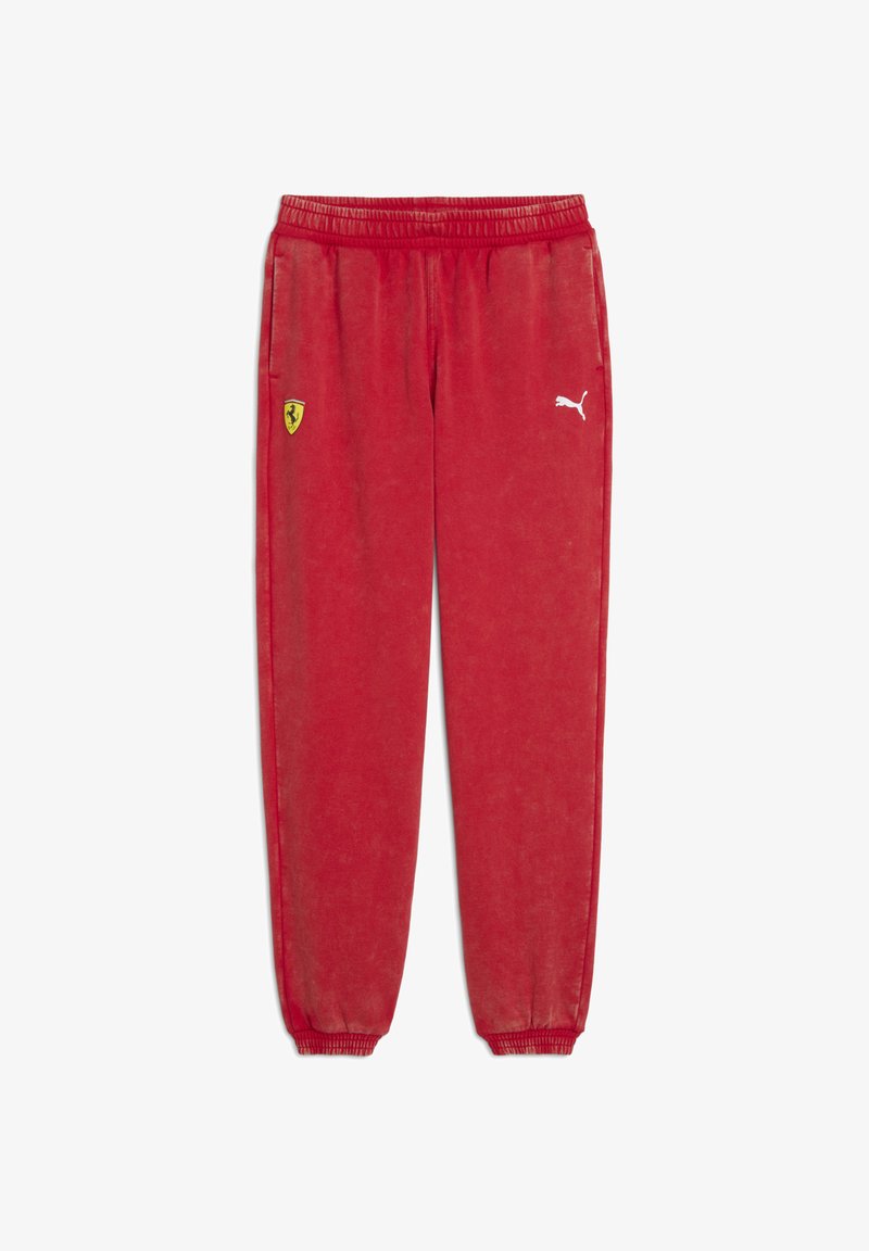 Rode katoenen sweatpants met een elastische tailleband, met een klein geel Ferrari-logo en een wit Puma-logo aan de zijkant.
