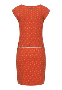 Kurzärmliges, tailliertes Kleid aus strukturiertem rotem Stoff mit einem Zickzackmuster, das einen weißen Seilgürtel um die Taille trägt.