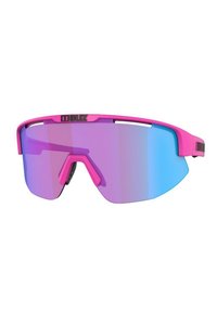 Occhiali da sole sportivi con una montatura rosa lucida, lenti grandi e curve con gradiente blu-viola e un logo prominente sulla parte superiore.