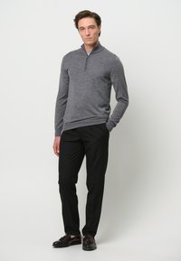 PROFUOMO Pantalones chinos - black