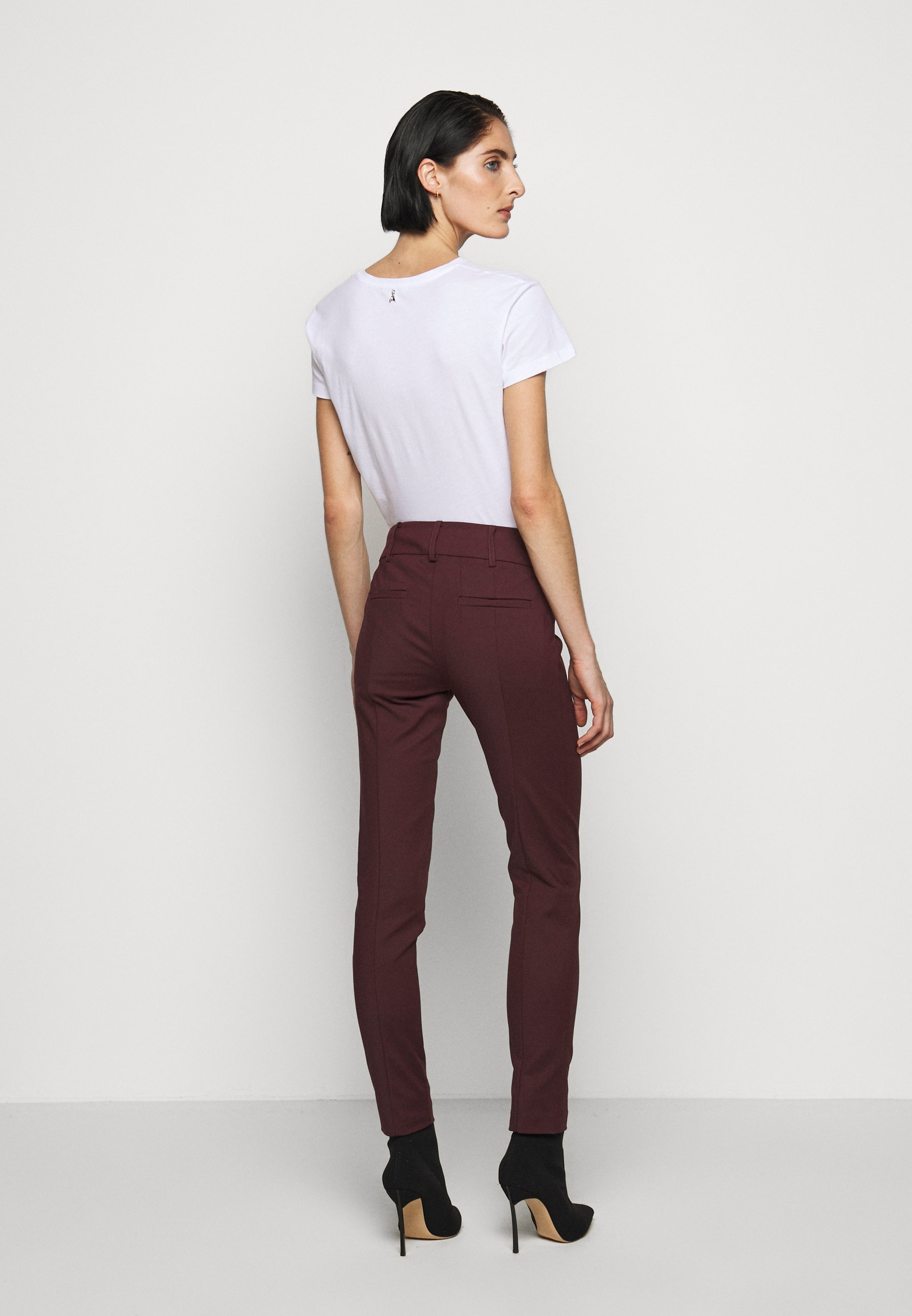 Patrizia Pepe LOW FIT PANT Bukse violet swansyrin Patrizia Pepe LOW FIT PANT - Bukse - navy