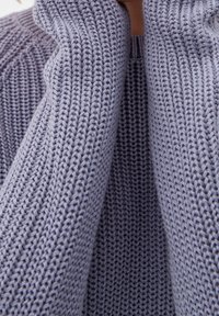 QS Stickad tröja - light blue