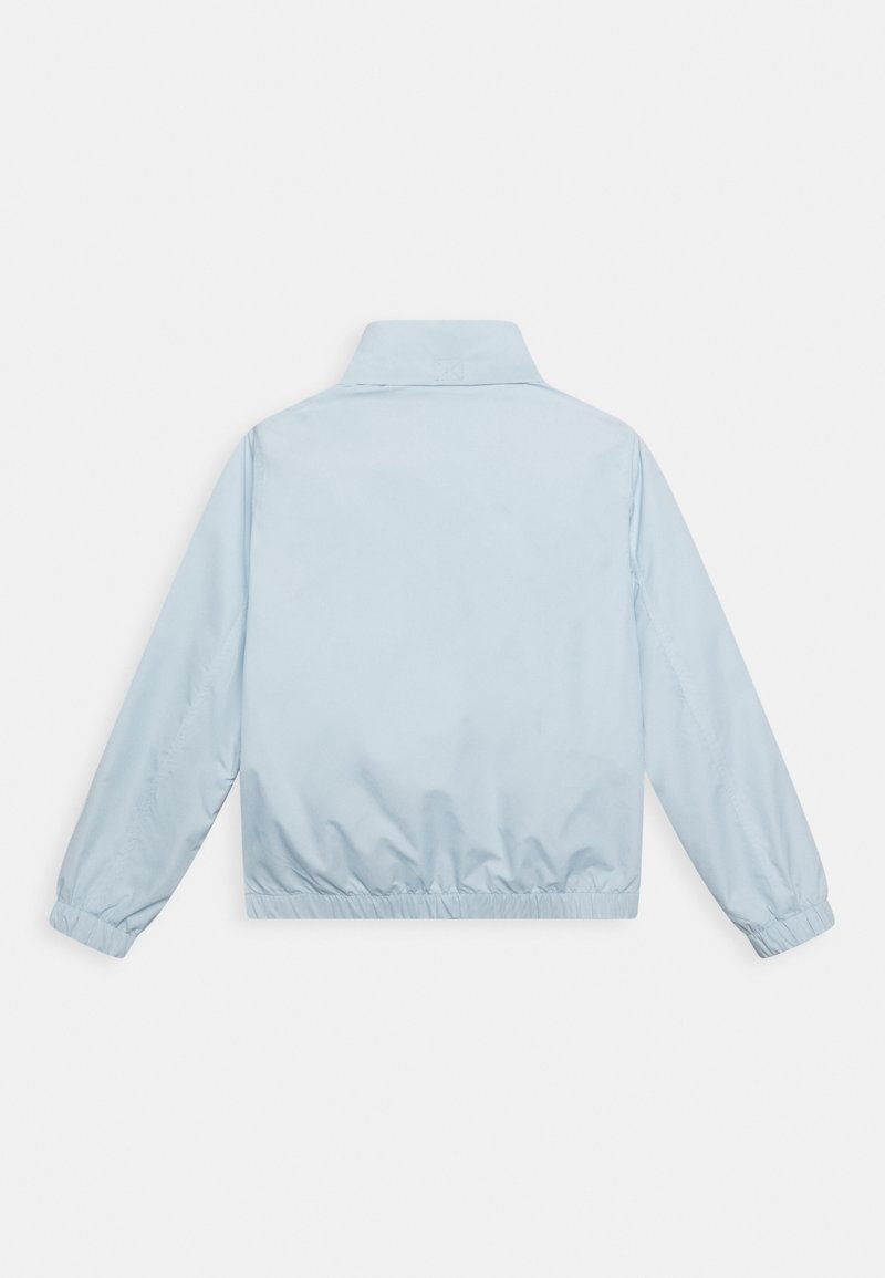 Kinder Jacken | Calvin Klein Jeans MONOGRAM WINDBREAKER UNISEX Übergangsjacke keepsake blue/hellblau - YO80370 Kinder Jacken | Calvin Klein Jeans MONOGRAM WINDBREAKER UNISEX Übergangsjacke keepsake blue/hellblau - YO80370