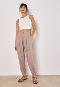 Apricot Pantaloni - brown