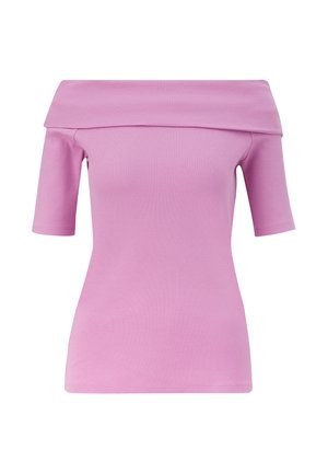 Vaaleanpunaine off-the-shoulder -pusero, jossa on lyhyet hihat, uritettu pinta, slim fit -leikkaus ja taitettu kaula-aukko lisäkoristeluna.