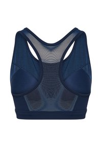 Mörkblå sport-bh med racerback-design, som kombinerar texturerade och släta material samt har mesh-detaljer på baksidan.