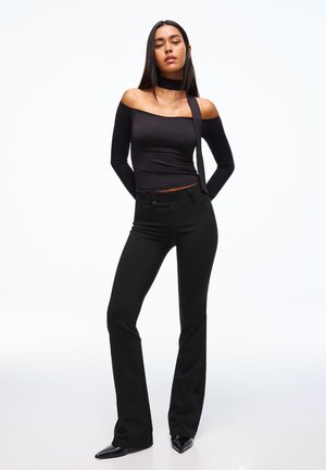 Bershka, FLARED BENGALINE - TROUSERS 05112741 - Pantalon classique - black