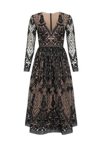 Czarna koronkowa sukienka z długim rękawem i floralnymi wzorami na cielistej podszewce, z dekoltem w kształcie litery V, dopasowanym w talii oraz przezroczystymi koronkowymi rękawami i nakładką na spódnicę.