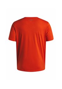 Camiseta de manga corta color naranja hecha de tela suave. Diseño sencillo con cuello redondo y sin patrones ni acentos visibles.