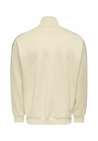 Sweatshirt beige à manches longues avec col montant et poignets et ourlet côtelés, vu de dos avec des fines rayures noires sur les épaules.
