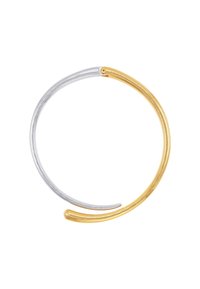 Metalarmbånd med et snoet design, der har en sølv- og guldfinish. Den glatte tekstur og den bøjede form komplementerer hver farve.