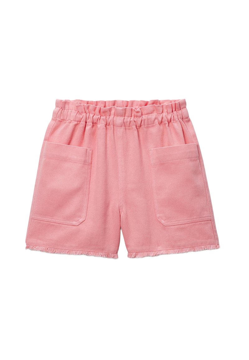 Shorts en denim roses avec une taille élastiquée, deux poches avant et un ourlet à franges. Texture douce avec un design décontracté.