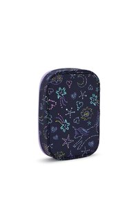 Astuccio cosmetico navy con motivi colorati di stelle e cuori, chiusura a zip e un accento lilla lungo il bordo. Finitura in tessuto testurizzato.