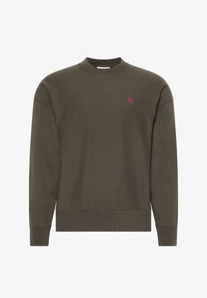 Ciemnooliwkowa bluza z długim rękawem, z okrągłym dekoltem, ściągaczami przy mankietach i dolnym brzegu, z małym różowym logo "cK" na lewej piersi.