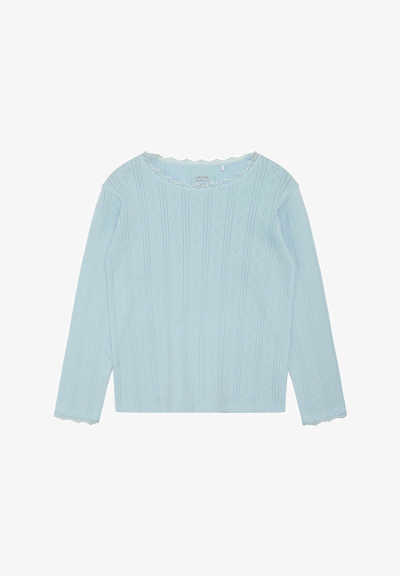 Top a maniche lunghe, di colore azzurro chiaro, con un motivo testurizzato, caratterizzato da un collo a onda e delicate rifiniture in pizzo lungo le maniche.