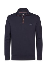 Marineblauwe quarter-zip pullover gemaakt van zachte stof, met een merkpatch op de borst en een zijzak met een rits.