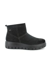 Stivaletti alla caviglia in suede nero dal design elegante, con una tomaia texturizzata, punta rotonda e una suola in gomma spessa con dettagli scanalati.