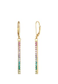 Guldtonade örhängen med två vertikala stänger prydda med flerfärgade kristaller, som visar en gradient av rosa, lila, blå och gröna nyanser.