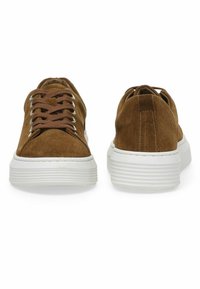 Nine West Sneaker low - tan