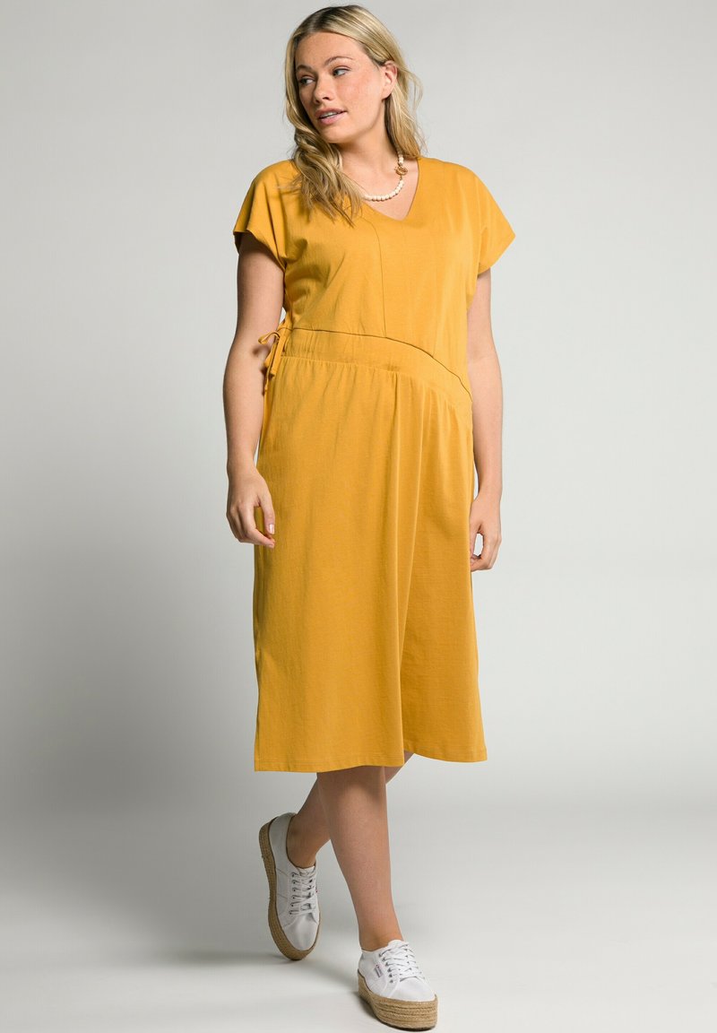 Damen Freizeitkleider | Ulla Popken Jerseykleid dunkler honig/gelb - PO60953 Damen Freizeitkleider | Ulla Popken Jerseykleid dunkler honig/gelb - PO60953