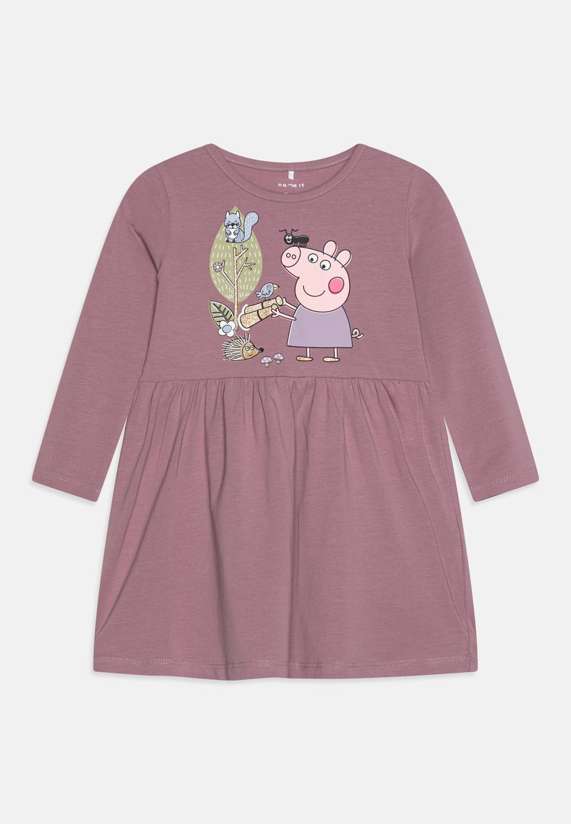 Μακρυμάνικη λιλά φορεσιά με γραφικά ενός καρτούν γουρουνιού που ποτίζει φυτά, περιτριγυρισμένη από φύλλα και ζώα. Μαλακό ύφασμα.