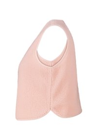 Roze fleece haltertop met een ronde halslijn en een open rugontwerp, gemaakt van zachte, gestructureerde stof en nette afwerking aan de randen.