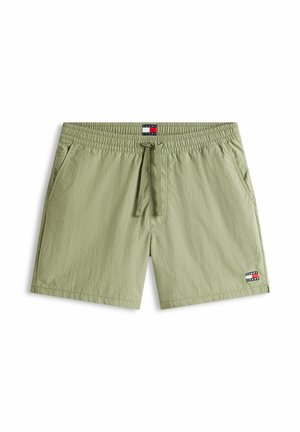 Lysegrønne herre badebukser med elastik i taljen, snor, sidelommer og et lille Tommy Jeans-logo på benet.