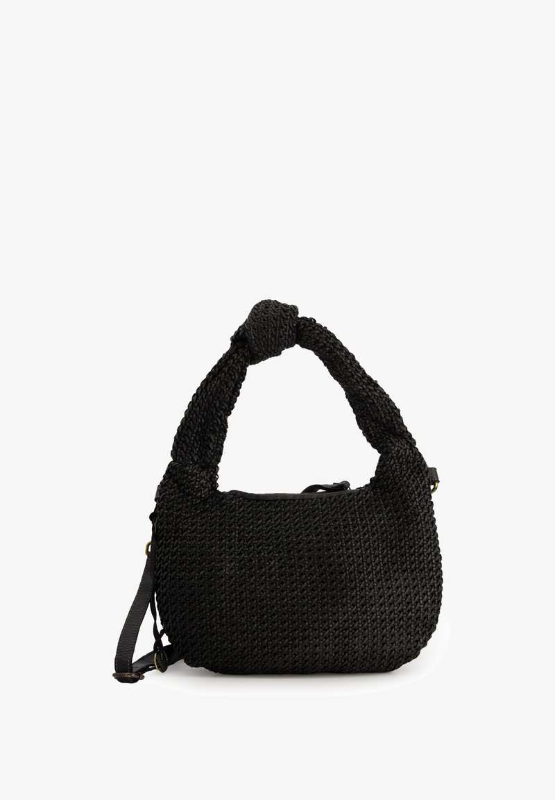 Sort flettet håndtaske med en knudeformet skulderrem. Har en struktureret overflade og et enkelt, afrundet design. Inkluderer en aftagelig rem.