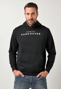 Czarna bluza z kapturem z białym napisem "NORTH VANCOUVER". Wykonana z miękkiego materiału, wyposażona w przednią kieszeń kangurkę i ściągacze na rękawach.