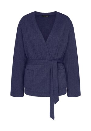 Granatowy, strukturalny kardigan z jednolitym krojem, długimi rękawami, paskiem w talii oraz dwiema przednimi kieszeniami.