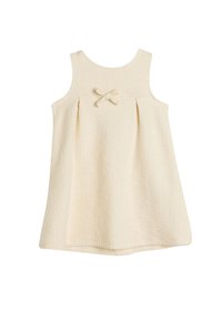 Jasno beżowa sukienka bez rękawów z teksturowanej tkaniny, okrągłym dekoltem i małym detalem w postaci kokardy z przodu. Rozkloszowany fason w kształcie litery A.
