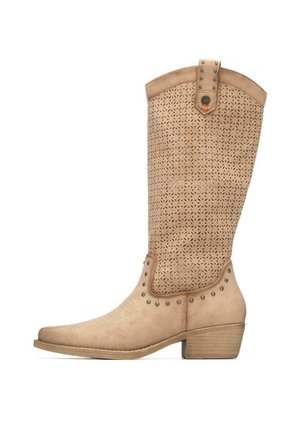 Stivale da cowboy beige a metà polpaccio con motivo floreale traforato, piccoli borchietti metallici attorno alla caviglia e tacco basso impilato.