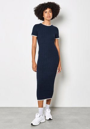 - Sukienka dzianinowa