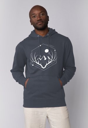 Donkergrijze hoodie met een voorkantzak, voorzien van een wit geometrisch ontwerp van een berg en maan. Gemaakt van een katoenmix met een soepele textuur.