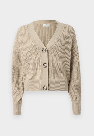 Beige cropped cardigan med V-hals, ribbet tekstur og fire store knapper foran. Lange ærmer med tætsiddende manchetter.