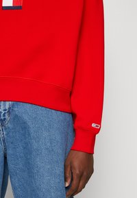 Tommy Jeans BOXY MODERN SPORT USA CREW - Sweatshirt - deep crimson