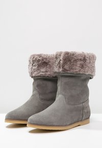 KMB Botas para la nieve - light grey