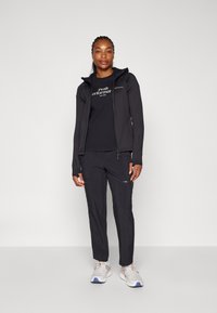 Peak Performance FLO CHILL LIGHT ZIP - Jakna od flisa - black