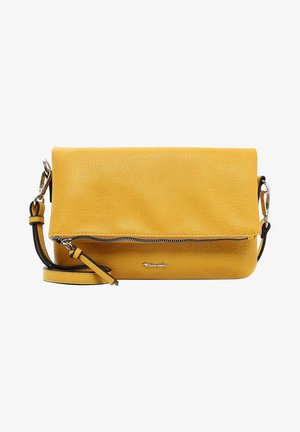 Žlutá kožená crossbody taška s klopou přes víko, stříbrným zipem, nastavitelným popruhem a malým kovovým logem značky na přední straně.