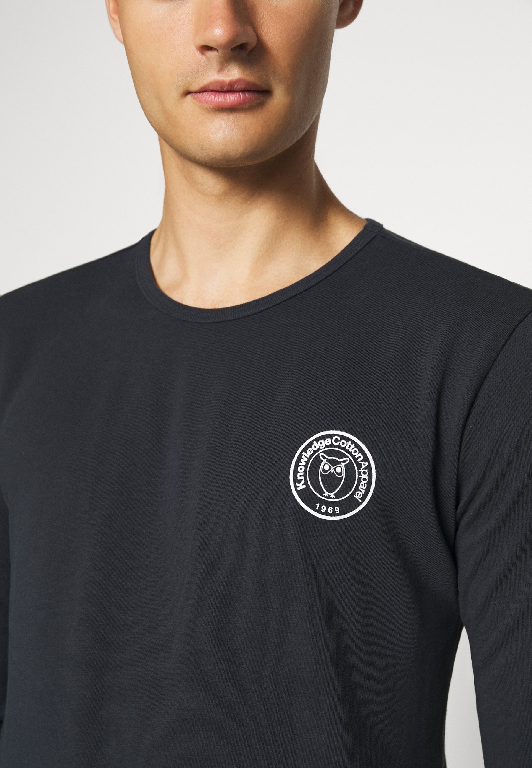 Knowledge Cotton Apparel LOCUST BIG BACK PRINT LONG SLEEVE Knowledge Cotton Apparel LOCUST BIG BACK PRINT LONG SLEEVE - Topper langermet - dark blue