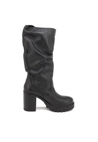 Stivali neri in pelle fino al ginocchio con design scivoloso, tacco spesso e suola texturizzata, caratterizzati da dettagli a superficie liscia e con ciottoli.