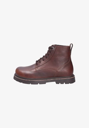 Bottines en cuir marron avec une finition texturée, dotées de lacets ronds, d'une languette et d'une semelle en caoutchouc pour une meilleure adhérence.